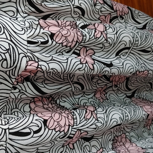 2/$30 Northern Reflections Floral & Graphic Design Women's top XL - Picture 4 of 7